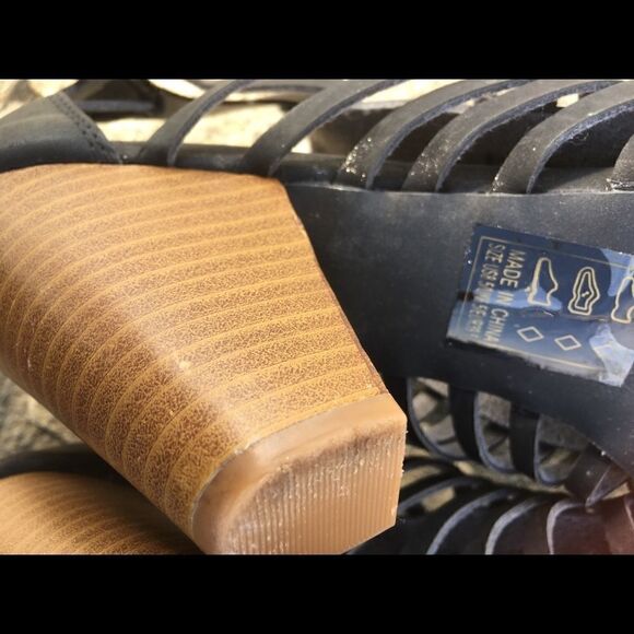 QUPID 10 Chamber 23 heeled zipper bootie Black Sandals - Picture 10 of 14